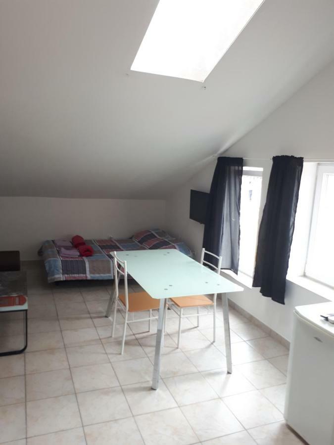 Dejan Apartment 2-Top Centar-Old Town Studio Pola Esterno foto